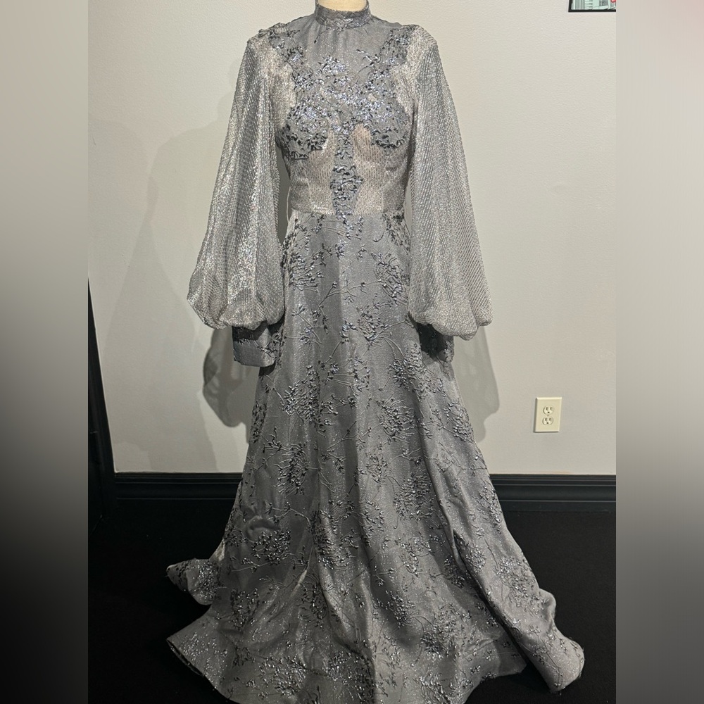 worn once beautiful gown
